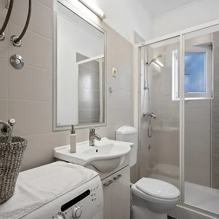 Appartamento One-bedroom With Pool Brodarica (Sibenik-Knin)