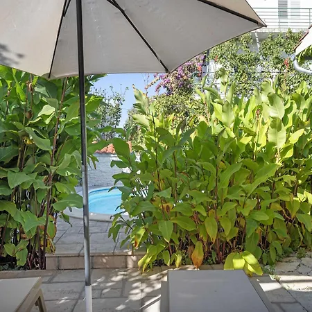 One-bedroom With Pool Appartamento