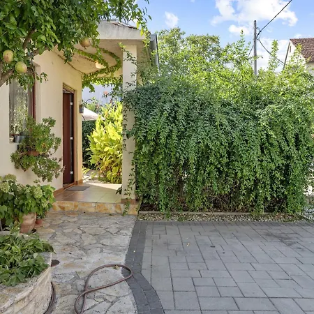 One-bedroom With Pool Appartamento